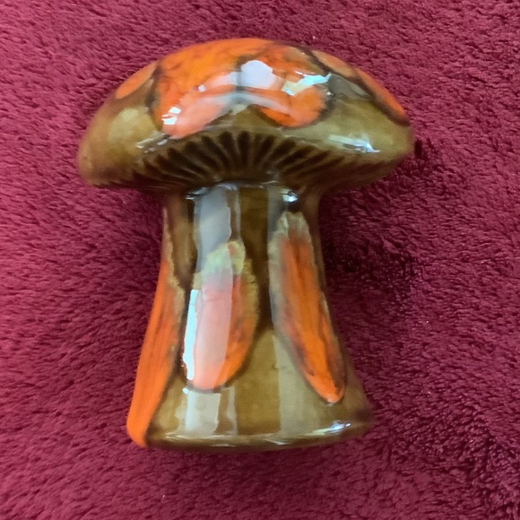 Vintage 1978 Hobbyist Ceramic Mushroom Shaker - Picture 3 of 5